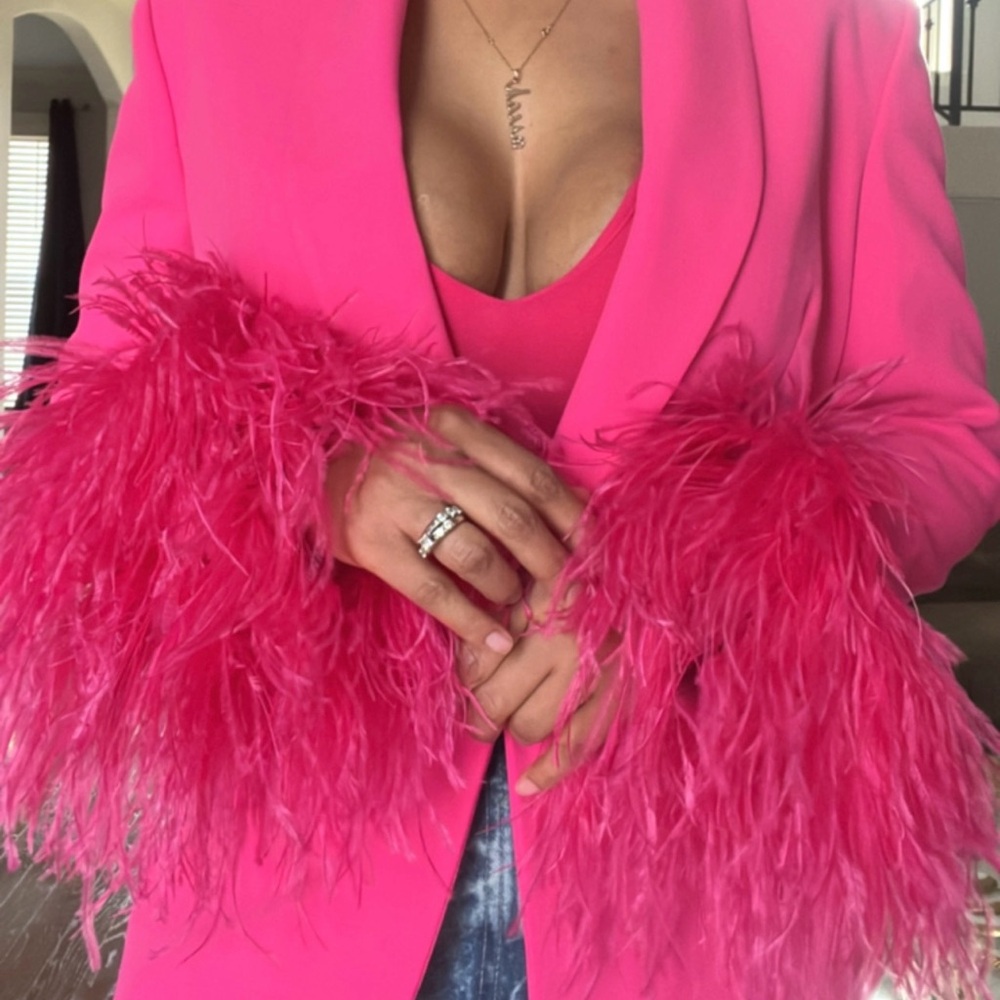 STRAIGHT CUT FEATHER BLAZER (MID-PINK)